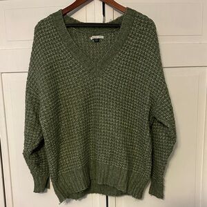 Women's American Eagle Green oversized V-Neck Sweater